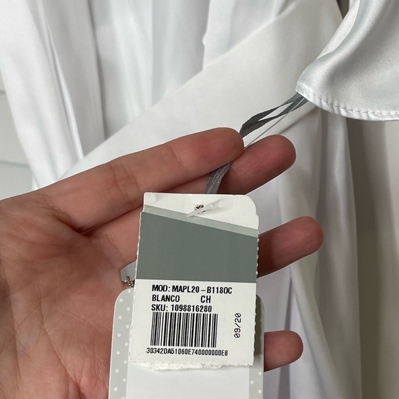 NEW WHITE BRIDE ROBE WITH TAGS - Picture 3 of 3